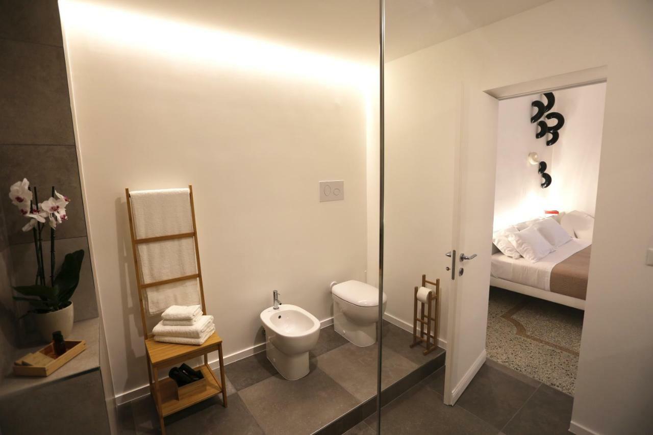 Re Ruggero Rooms เรจโจ ดี คาลาเบีย ภายนอก รูปภาพ