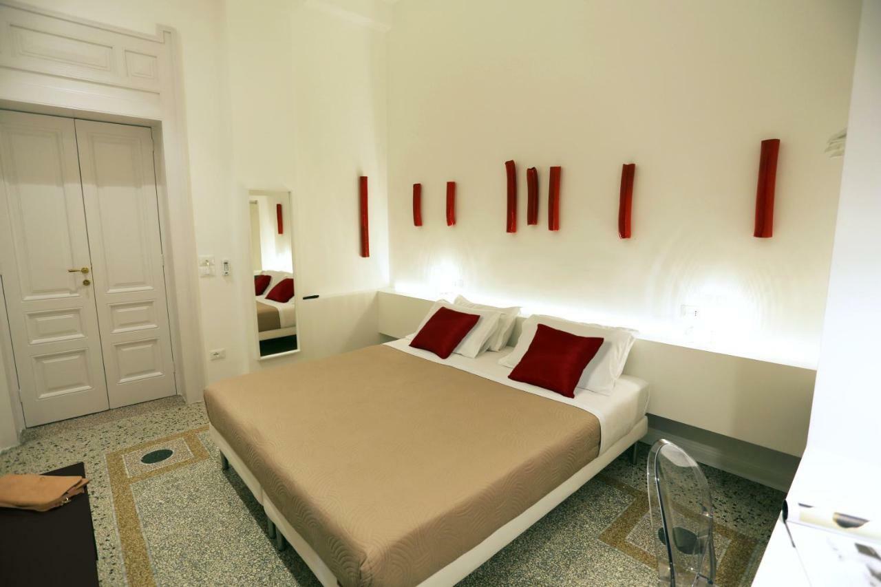 Re Ruggero Rooms เรจโจ ดี คาลาเบีย ภายนอก รูปภาพ