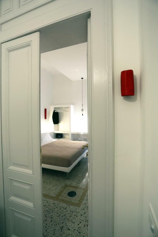 Re Ruggero Rooms เรจโจ ดี คาลาเบีย ภายนอก รูปภาพ