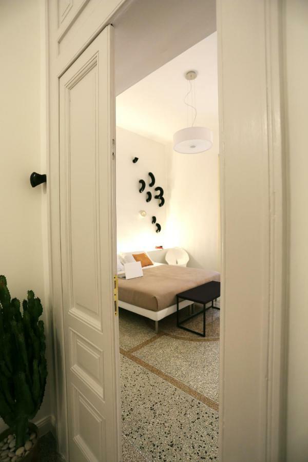 Re Ruggero Rooms เรจโจ ดี คาลาเบีย ภายนอก รูปภาพ