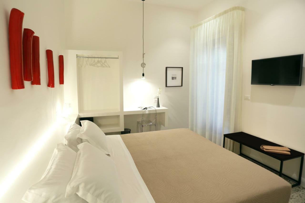 Re Ruggero Rooms เรจโจ ดี คาลาเบีย ภายนอก รูปภาพ